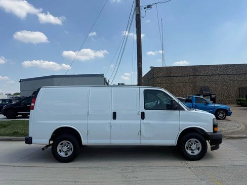 Used 2019 Chevrolet Express 2500 image 8