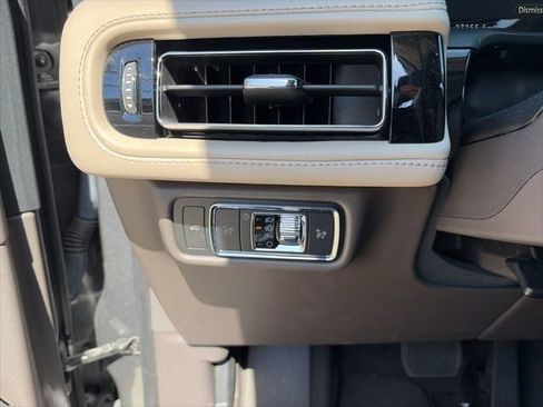 Used 2023 Lincoln Aviator AWD image 16