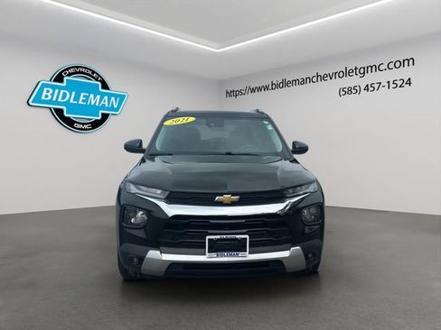 Used 2021 Chevrolet TrailBlazer LT w/ Convenience Package FWD image 2