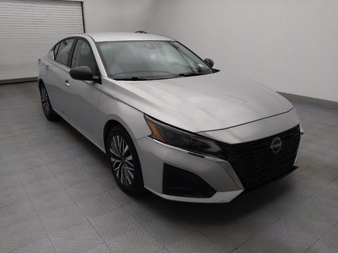 Used 2024 Nissan Altima 2.5 SV image 13