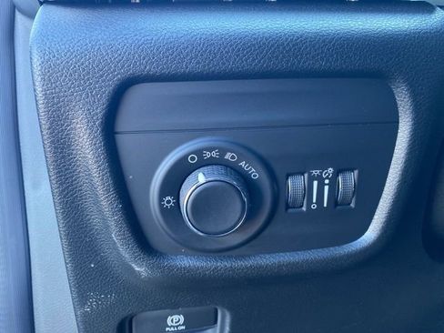 New 2025 Jeep Grand Cherokee Altitude image 14