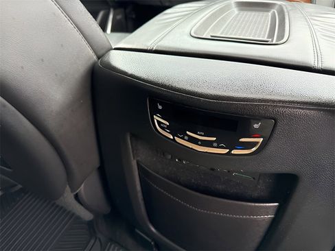 Used 2015 Cadillac Escalade Luxury image 16