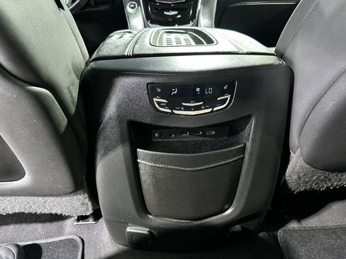 Used 2017 Cadillac Escalade Luxury AWD/4WD image 28