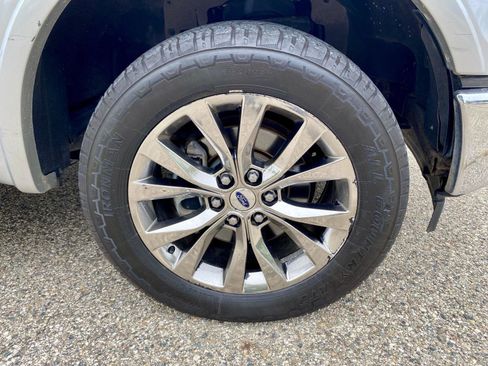 Used 2017 Ford F150 Lariat image 46