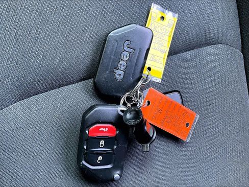 Used 2019 Jeep Wrangler Unlimited Sahara w/ Safety Group AWD/4WD image 15
