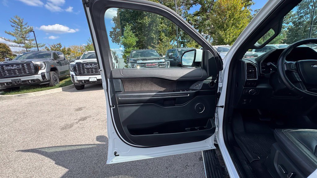 Used 2021 Ford Expedition Limited AWD/4WD image 24