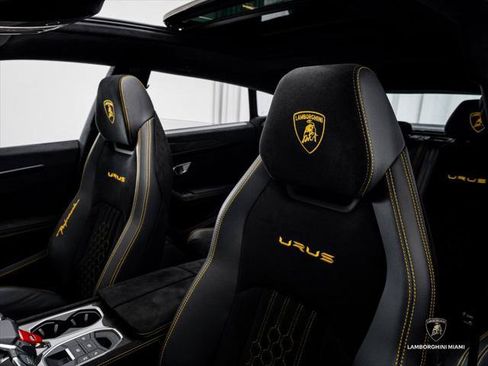 Used 2024 Lamborghini Urus Performante AWD/4WD image 37
