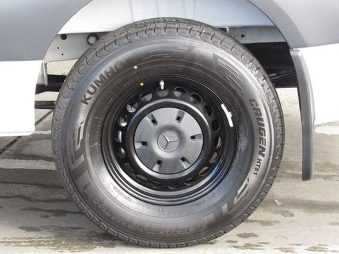 Used 2025 Mercedes-Benz Sprinter 2500 image 36