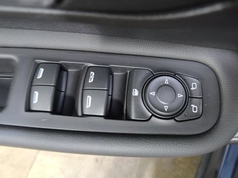 Used 2024 GMC Terrain SLE AWD/4WD image 28