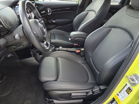 Used 2023 MINI Cooper S w/ Premium Package image 11