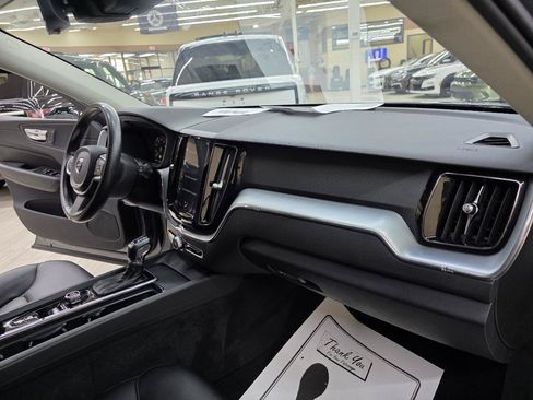 Used 2018 Volvo XC60 T5 Momentum w/ Convenience Package AWD/4WD image 23