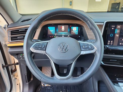 Used 2024 Volkswagen Atlas SE FWD image 16