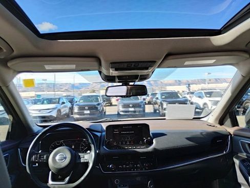 Used 2021 Nissan Rogue SL w/ Premium Package image 13