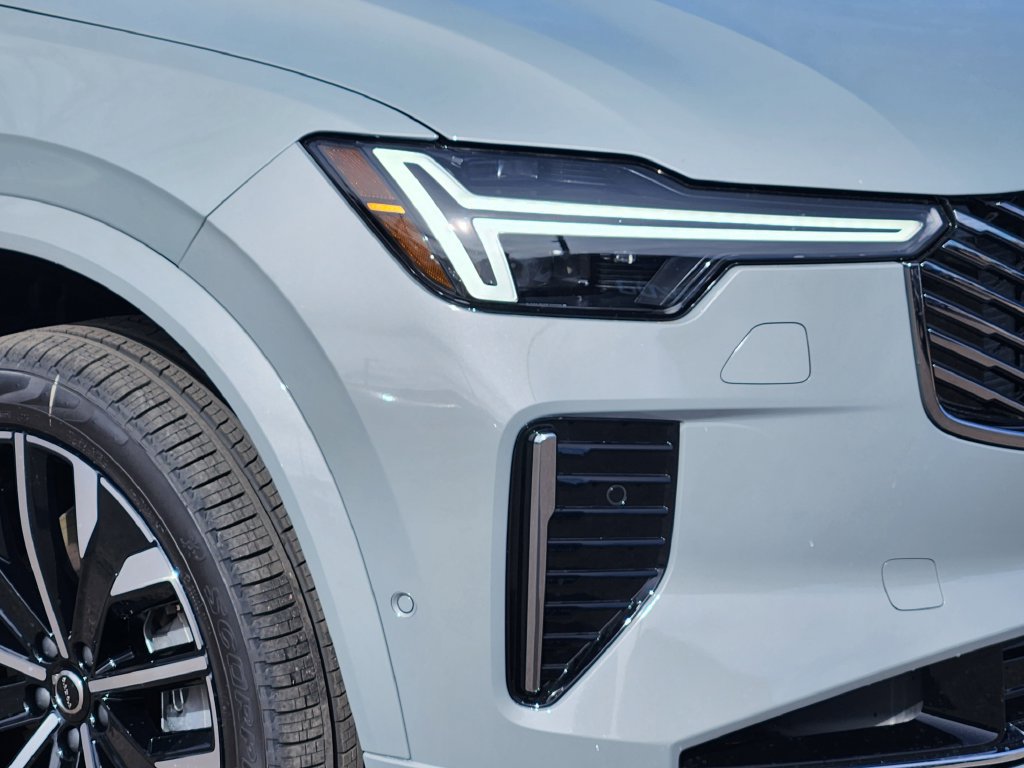 New 2026 Volvo XC90 T8 Plus w/ Protection Package Premier AWD/4WD image 28
