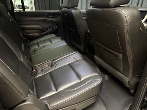Used 2018 Chevrolet Suburban LT image 23