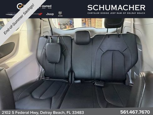 Used 2023 Chrysler Pacifica Touring-L FWD image 13