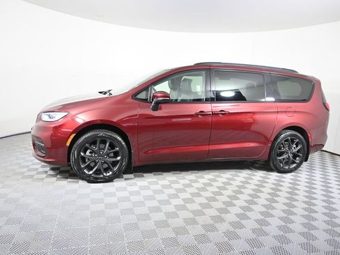 Used 2023 Chrysler Pacifica Touring-L w/ S Appearance Package AWD/4WD image 2