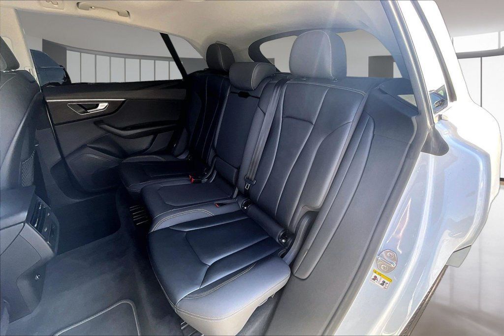 Used 2022 Audi Q8 Premium AWD/4WD image 20