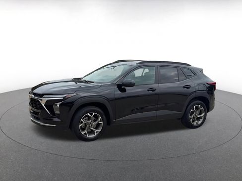 Used 2025 Chevrolet Trax LT w/ LT Convenience Package FWD image 8