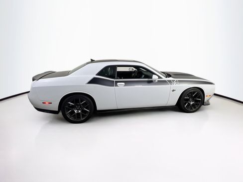 Used 2019 Dodge Challenger R/T w/ T/A Package image 4