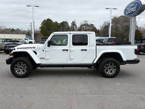 Used 2024 Jeep Gladiator Mojave image 2