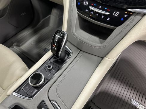 Used 2020 Cadillac XT6 Premium Luxury FWD image 21