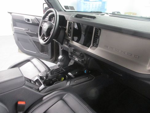Used 2025 Ford Bronco Outer Banks AWD/4WD image 24