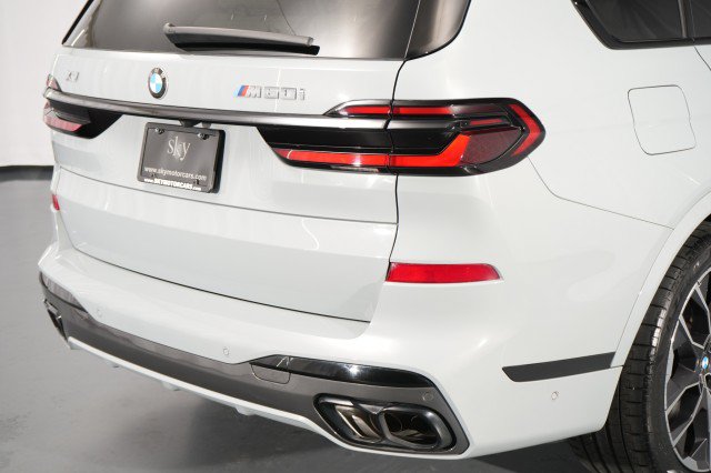 Used 2024 BMW X7 M60i w/ Executive Package AWD/4WD image 10