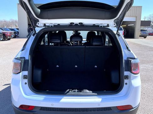 Used 2025 Jeep Compass Trailhawk image 9