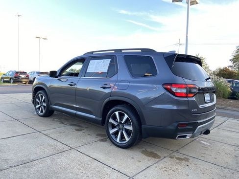 Used 2025 Honda Pilot Elite image 8