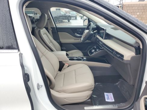 Certified 2022 Lincoln Corsair Standard w/ Equipment Group 101A image 9