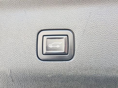 Used 2022 GMC Yukon XL SLT w/ SLT Premium Package AWD/4WD image 32