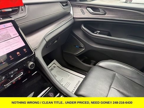 Used 2022 Jeep Grand Cherokee L Overland w/ Luxury Tech Group IV AWD/4WD image 35