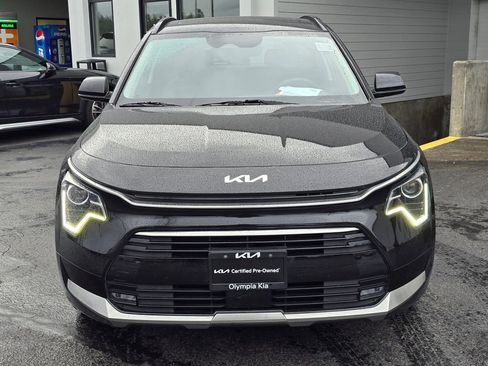 Used 2023 Kia Niro EX Touring image 2