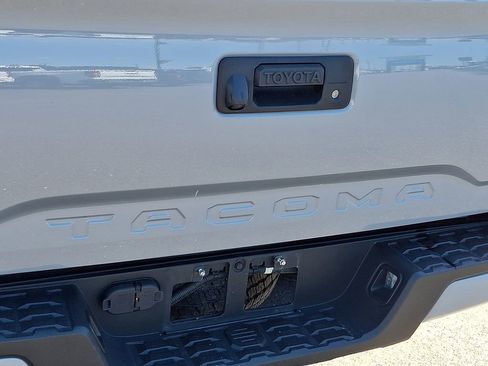 Used 2019 Toyota Tacoma SR AWD/4WD image 31