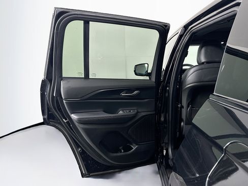 Used 2023 Jeep Grand Cherokee Altitude image 26