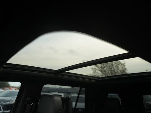 Used 2021 Chevrolet Tahoe LT w/ LT Signature Package image 11