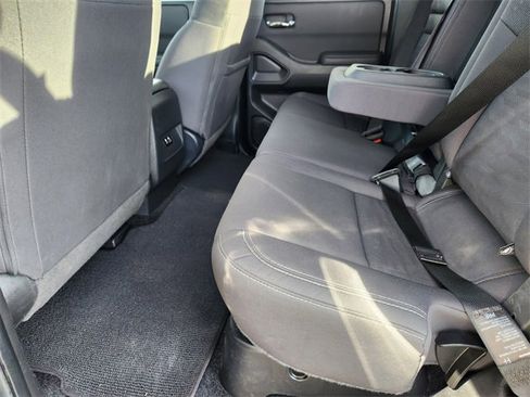 Used 2024 Nissan Frontier SV image 19