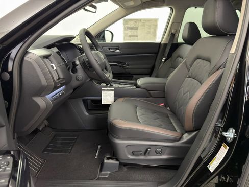 New 2026 Nissan Pathfinder Platinum image 14