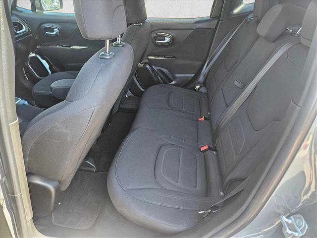Used 2020 Jeep Renegade Latitude w/ Popular Equipment Group FWD image 17