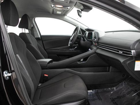 Used 2026 Hyundai Elantra Hybrid FWD image 11