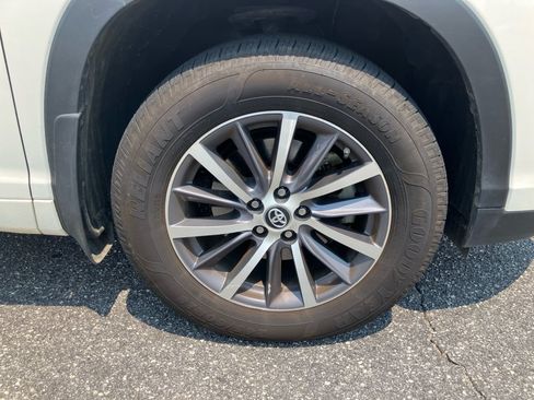 Used 2018 Toyota Highlander XLE AWD/4WD image 27