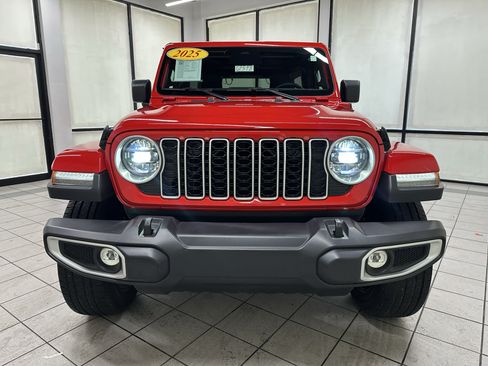 Used 2025 Jeep Wrangler Unlimited Sahara AWD/4WD image 9