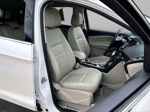 Used 2014 Ford Escape Titanium w/ Equipment Group 401A FWD image 9