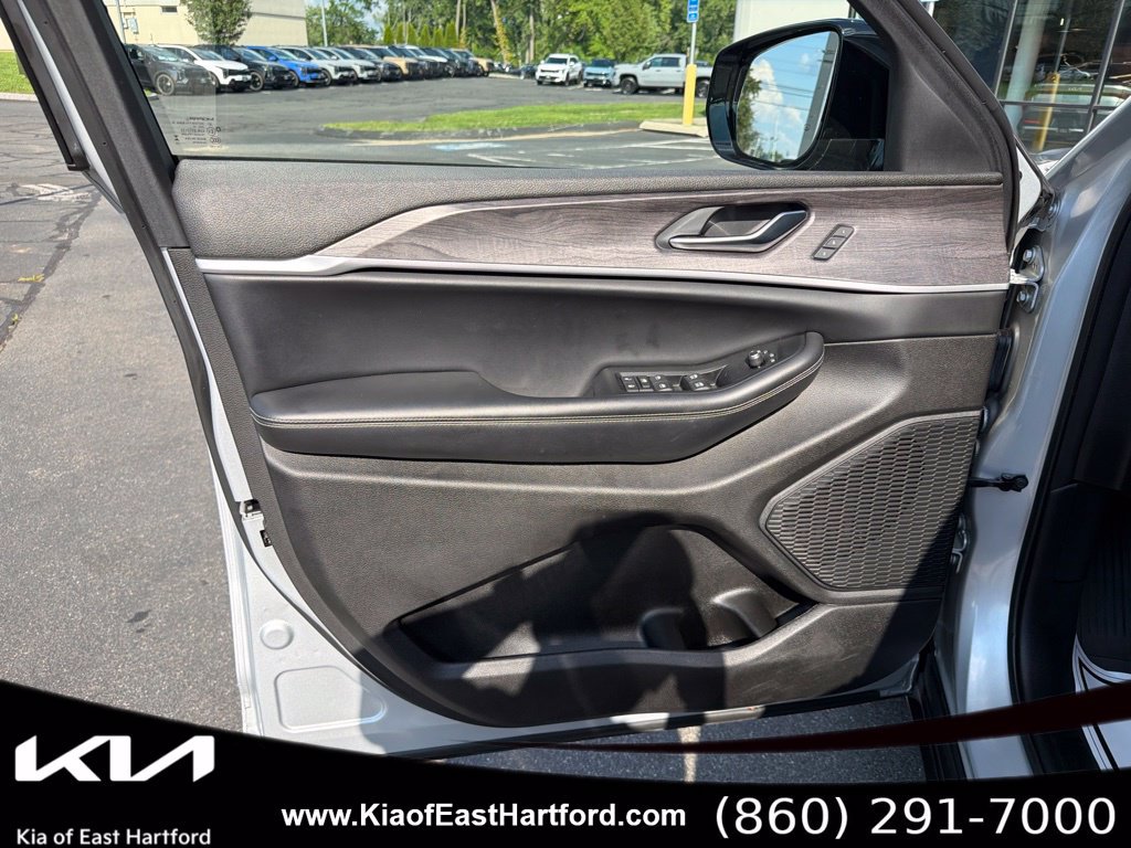 Used 2023 Jeep Grand Cherokee Limited AWD/4WD image 27