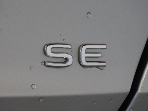Used 2025 Volkswagen Jetta SE FWD image 4