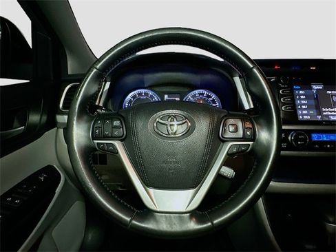 Used 2018 Toyota Highlander XLE image 10