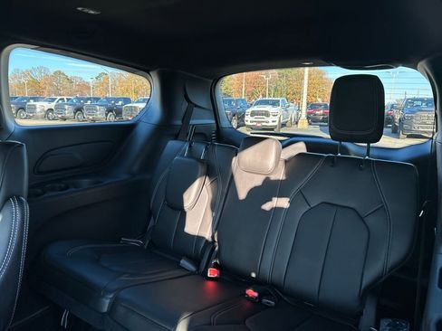 New 2026 Chrysler Pacifica Select image 25