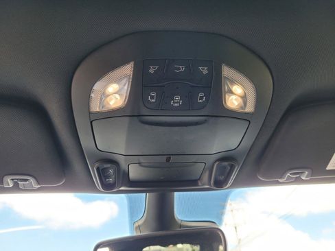 Used 2025 Chrysler Pacifica Limited image 30