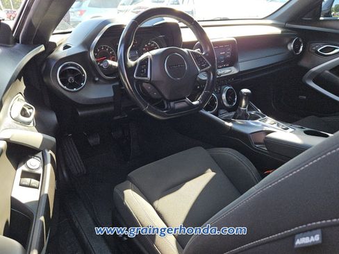 Used 2021 Chevrolet Camaro LT w/ Technology Package RWD image 11